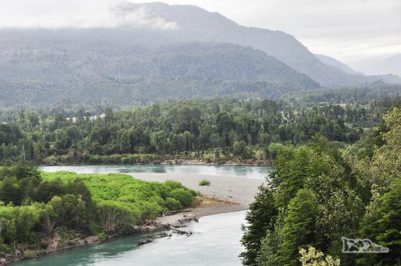 Florestas verdejantes e rios formam o cenário da Carretera Austral na região de La Junta, no sul do Chile